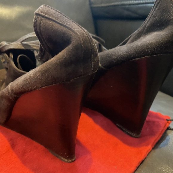 ADORABLE brown suede lace up Louboutin Red Bottom COPMFORTABLE booties 38 1/2 - Picture 6 of 9